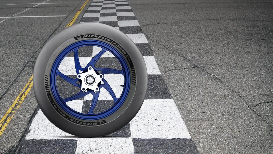 Llanta MICHELIN POWER SLICK 2 Llantas para todas las estaciones características-y-beneficios-2 16/9