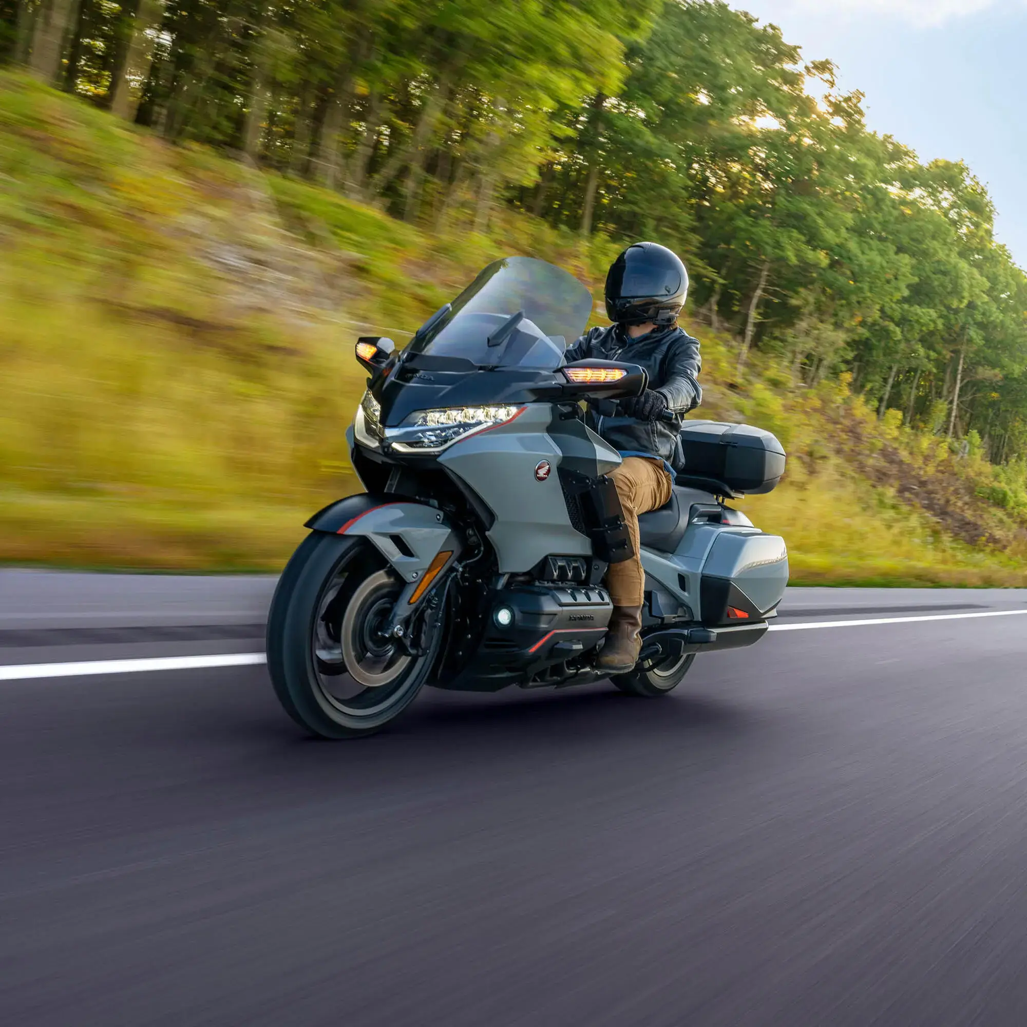 MICHELIN ROAD W GT | 二輪車用タイヤ | 日本ミシュランタイヤ[MICHELIN]