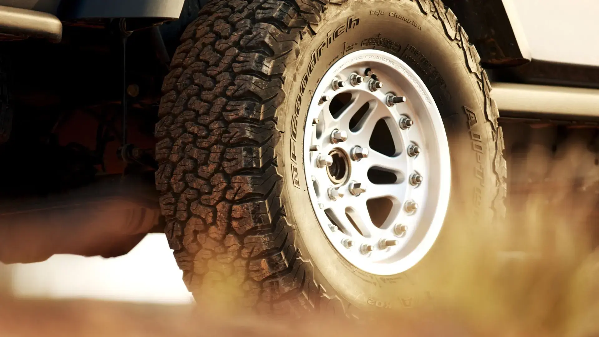 BFGoodrich All-Terrain T/A 17インチ BFGoodrich All-Terrain T/A KO2 Radial Tire for All Seasons