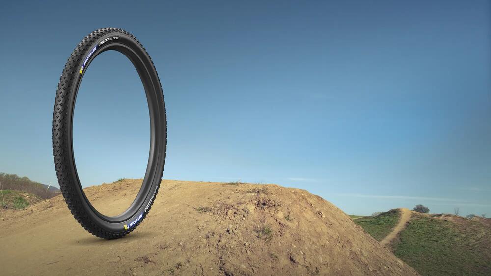 Pneu MICHELIN PILOT SLOPE Avant et arrière caractéristiques-et-avantages-1 16/9