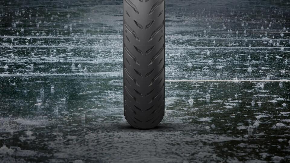 Tyre MICHELIN PILOT STREET 2 All-season tyre features-and-benefits-1 16/9