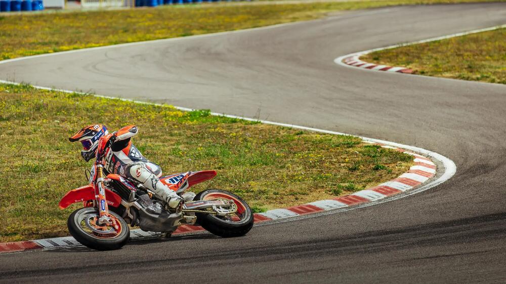 Neumático MICHELIN POWER SUPERMOTO características-y-beneficios-2 16/9