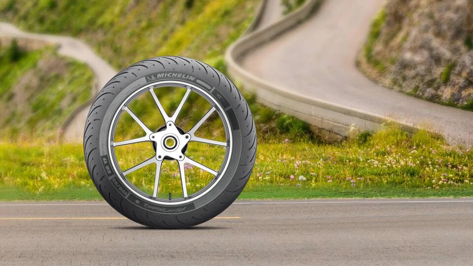 Llanta MICHELIN PILOT ROAD 4 características-y-beneficios-2 16/9