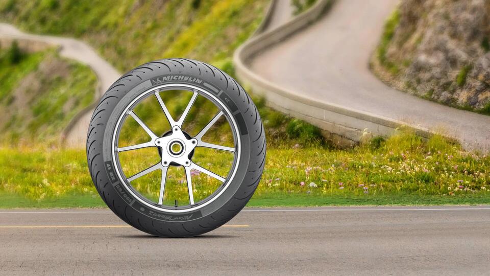 Llanta MICHELIN PILOT ROAD 4 características-y-beneficios-2 16/9