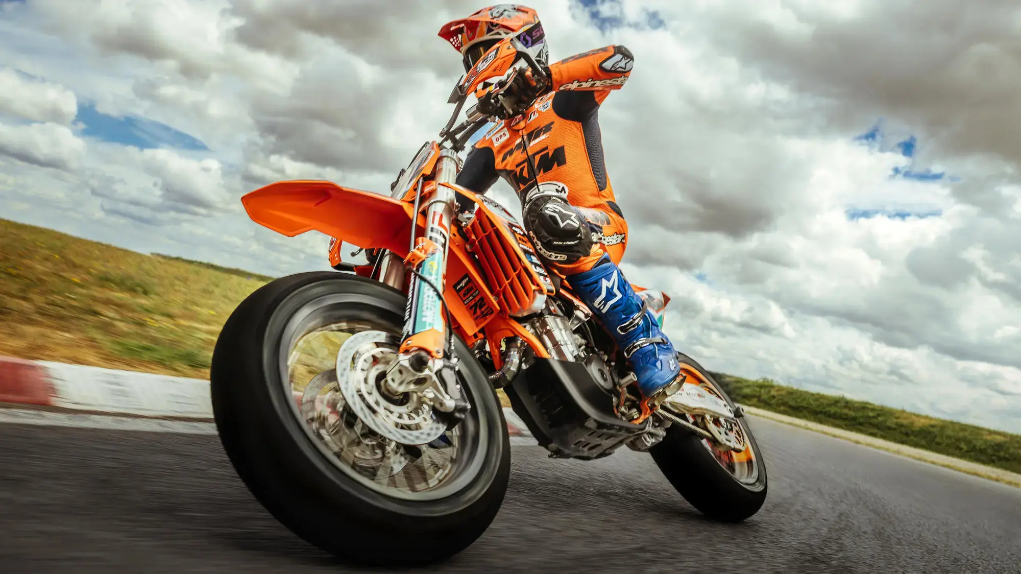 POWER SUPERMOTO - Motorcycle Tire | Michelin Canada