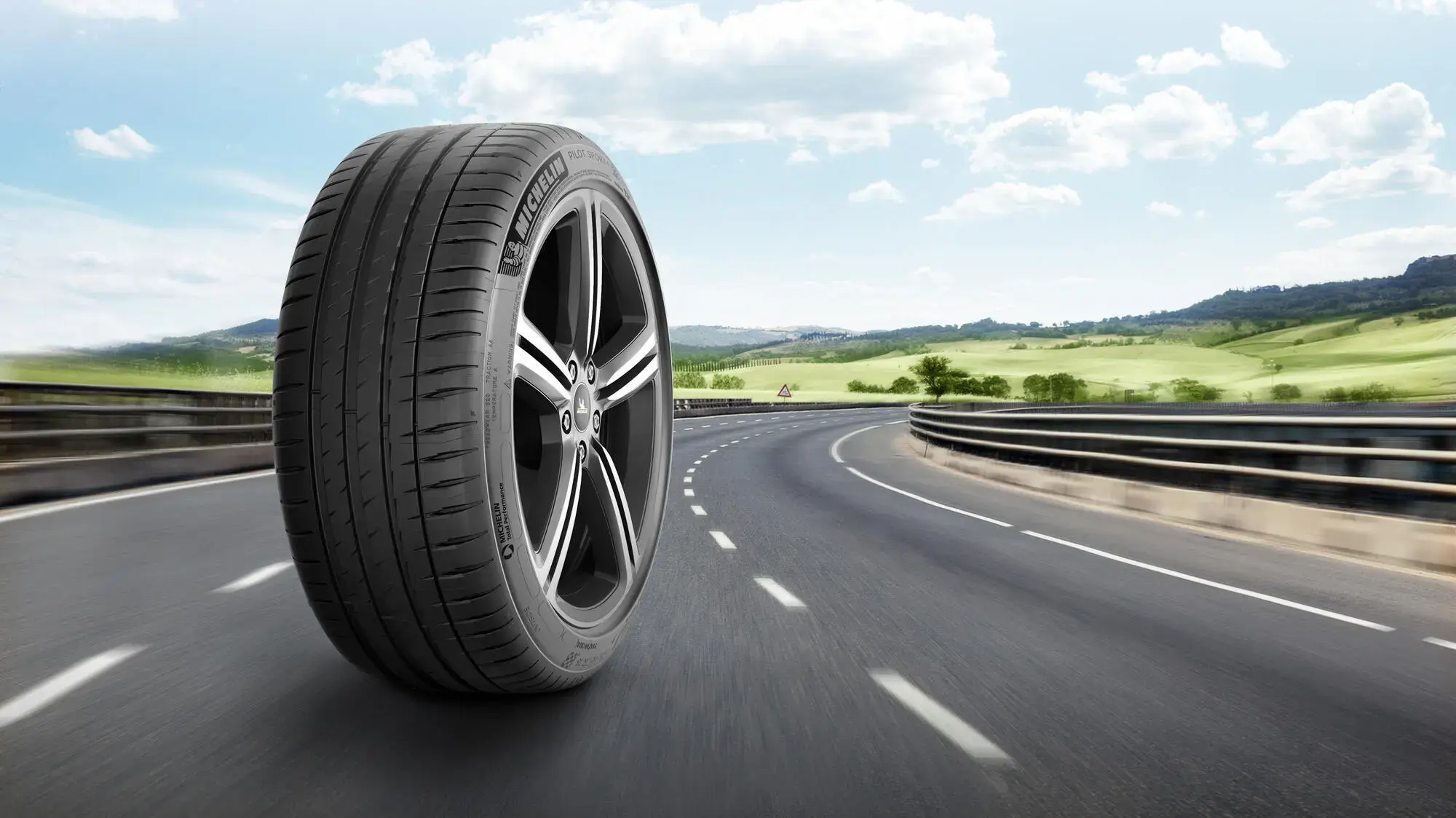 MICHELIN PILOT SPORT 4（パイロット スポーツ フォー） | 乗用車用